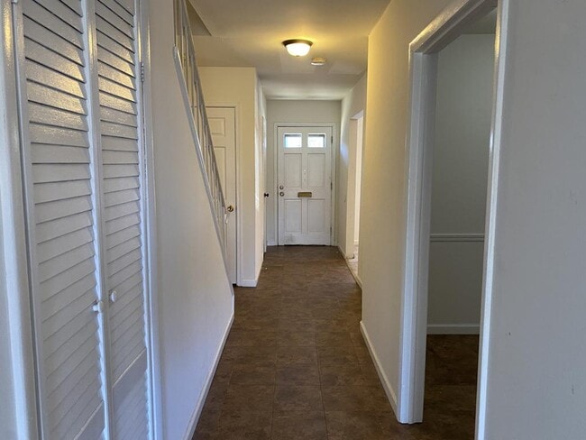 Photo - 215 East Ct