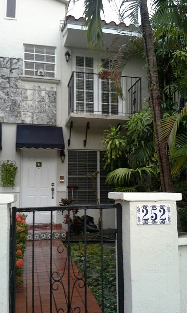 Main entrance - 252 Majorca Ave