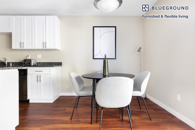 Photo - 877 Heatherstone Way Unidad FL2-ID442