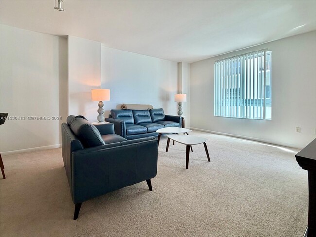 Photo - 7350 SW 89th St Unidad 711S