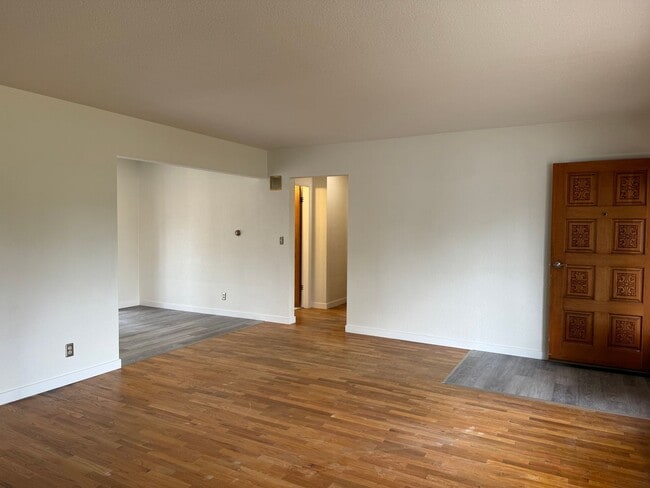 Photo - Beautiful 3 bedroom 1.5 bath house with a huge yard!