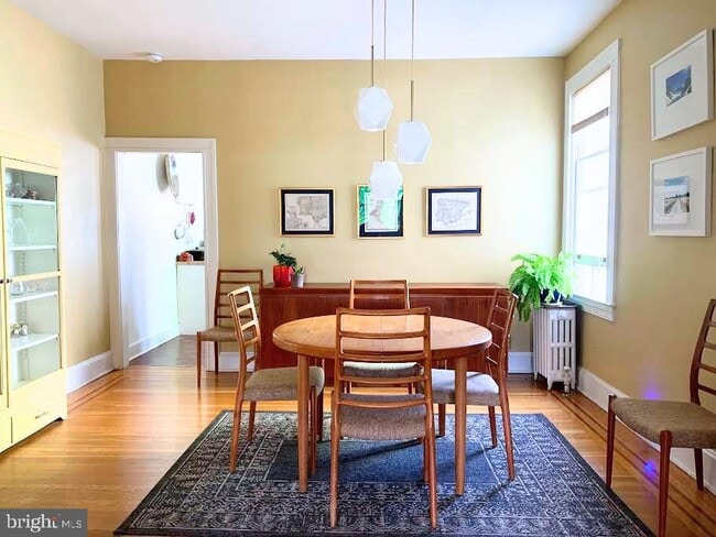 Photo - 1228 W 37th St