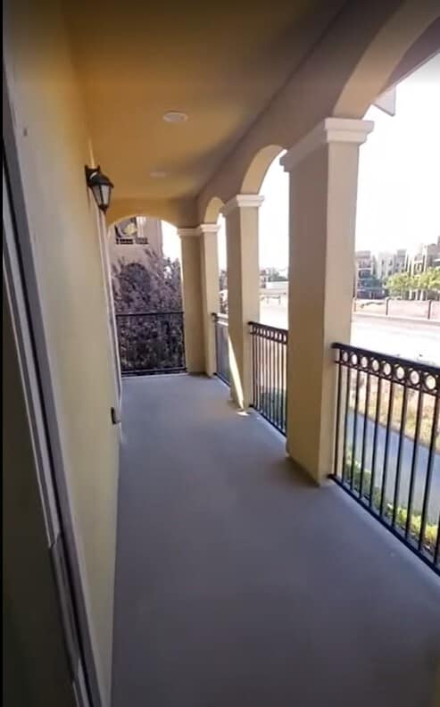 room balcony - 1609 Lee Way