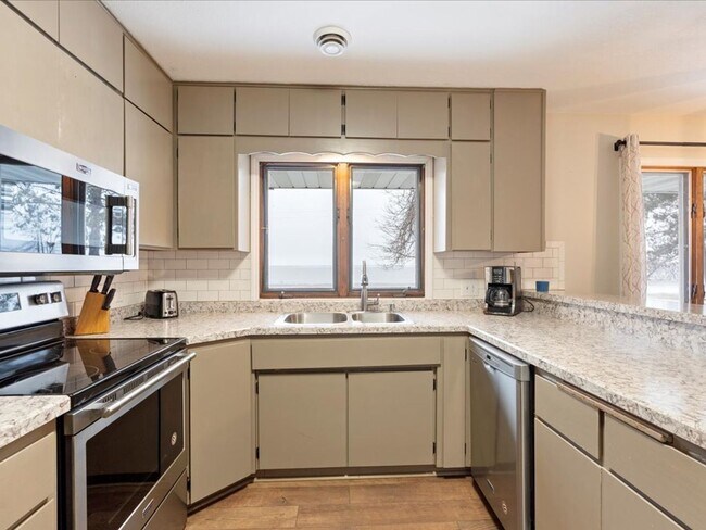 Photo - 3 Bedroom House on Mille Lacs Lake - All U... Unit Lake House