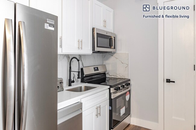 Photo - 161 W 54th St Unit FL8-ID1877