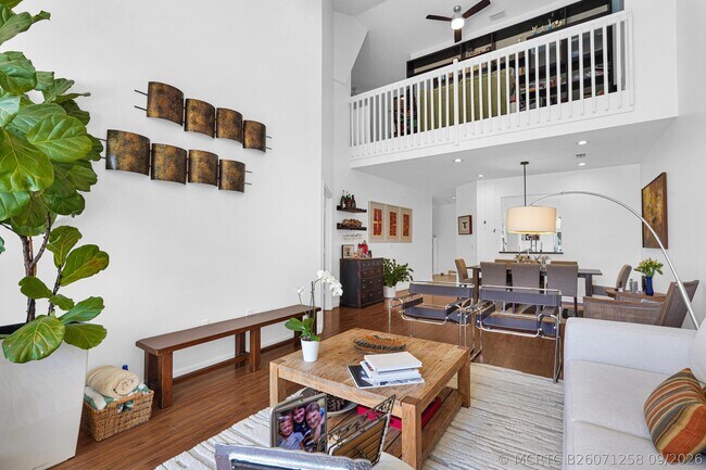 Photo - 616 W Palm Aire Dr