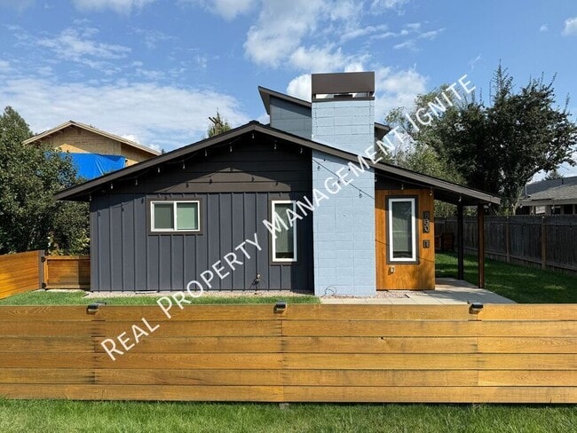 Building Photo - 830 NW 12th St Rental
