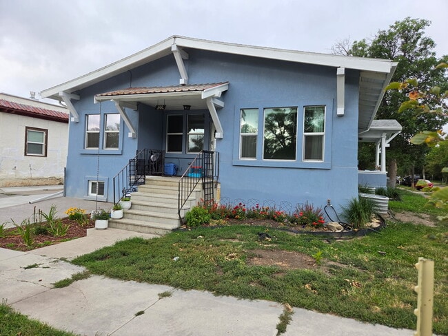 Photo - 122 12th St N