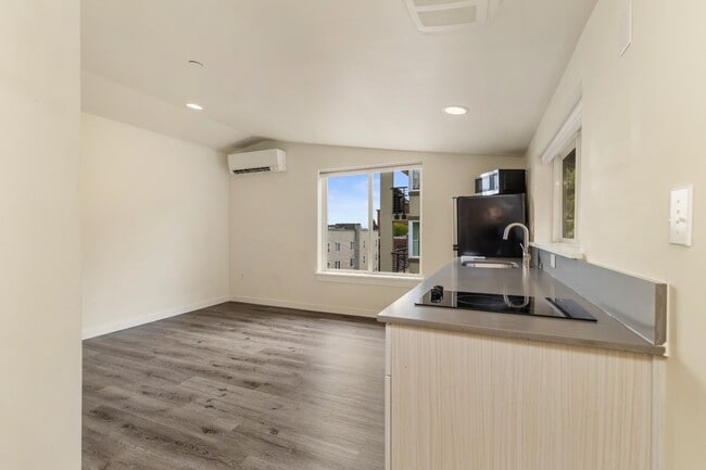 Building Photo - Modern Apartments in Prime Queen Anne Loca... Unit 303