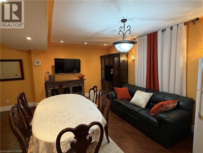 Photo - 2 Pineridge Dr