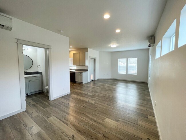 Photo - Beautiful3 bed 2,5 bath townhouse in Garden City