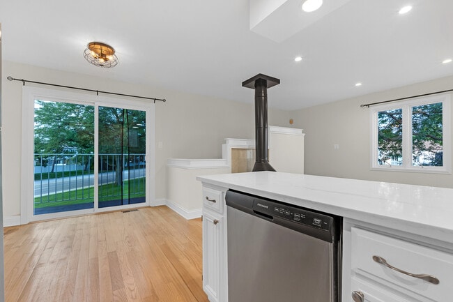 Photo - 608 W Inverrary Ln