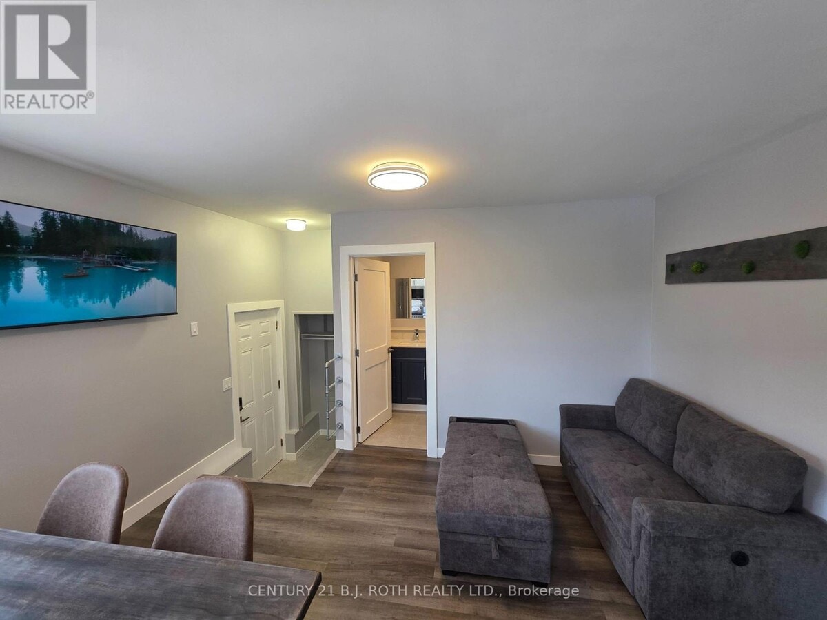 Photo - 82 Albert St N Unité 5