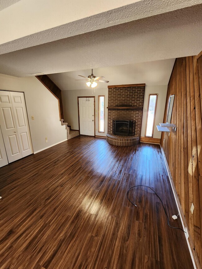 Photo - 3355 Idlewild Dr Unit 3355