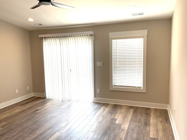 Photo - Court Square Town Home Duplex Apartment with Attached Garage