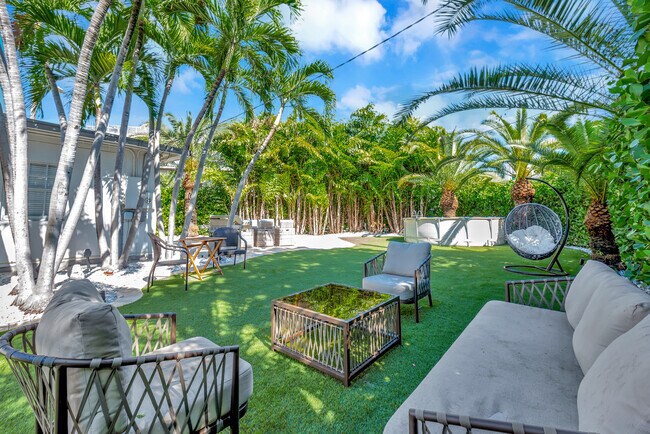 Building Photo - 1800 SW 5th Ave