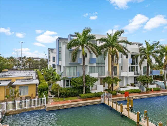 Photo - 155 N Shore Dr