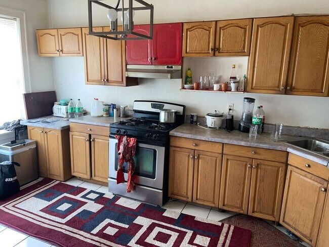 6431 N California Ave Unit 2s