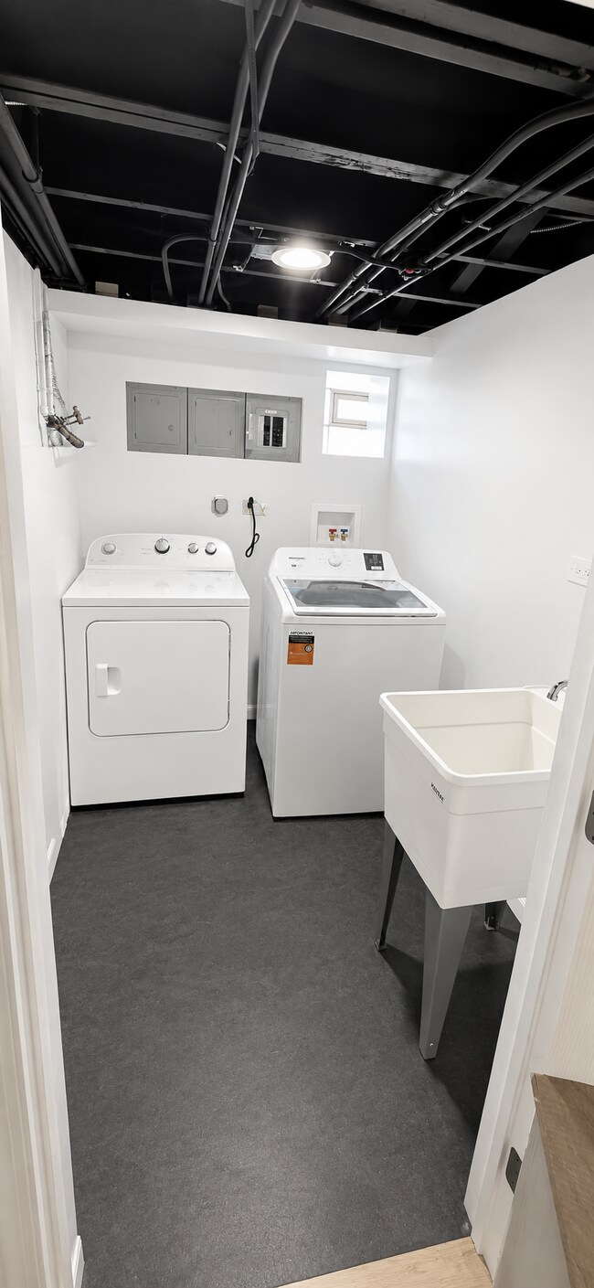 5337 W Gladys Ave Unit 2