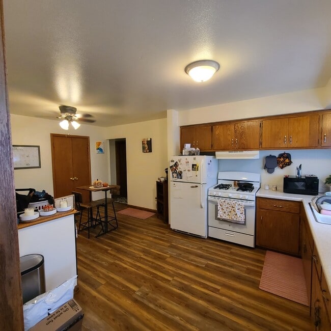 Cocina - 628 E Monroe Ave