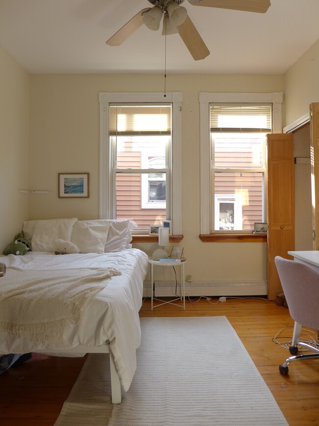 Building Photo - 828 Parker St Unit 3