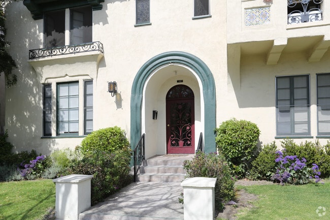 Photo - 141 S Elm Dr