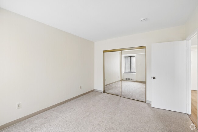 1BR,1BA - 589SF - Bedroom