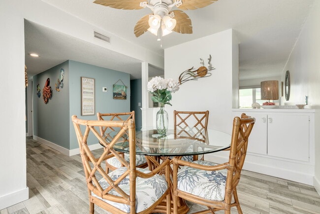 Photo - 1 Windrush Blvd Unidad 35