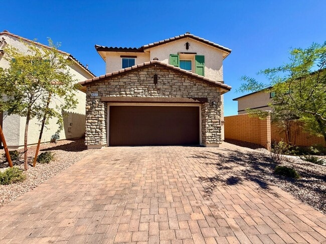 Building Photo - NEWLY UPGRADED 3 BED 2.5 BATH 2 CAR GARAGE... Rental