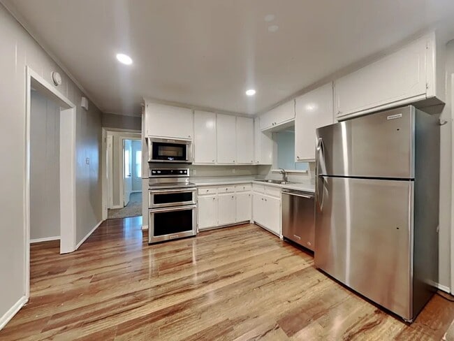Photo - 805 Woodleigh Dr
