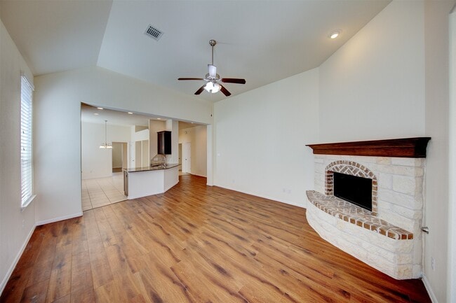 Photo - 606 Dunlavy Ln