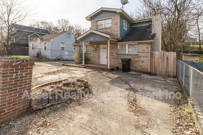 Photo - 204 Wynn Ave