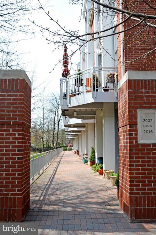 Photo - 2010 N Westmoreland St