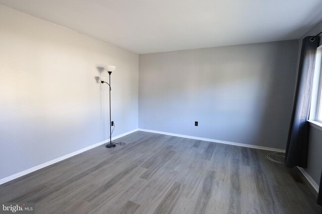 Photo - 207 Coville Dr