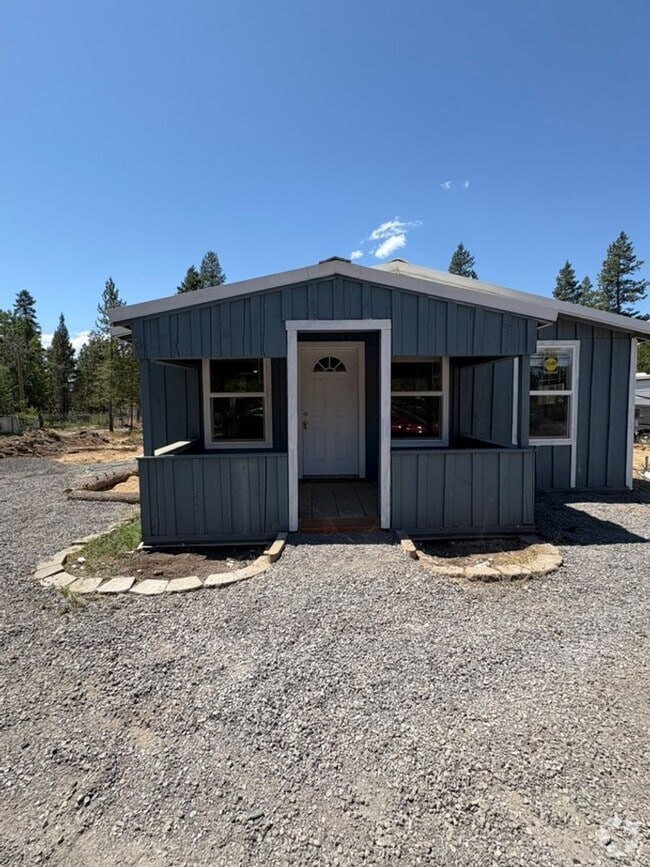 Building Photo - Freshly Remodeled 2 Bedroom Home