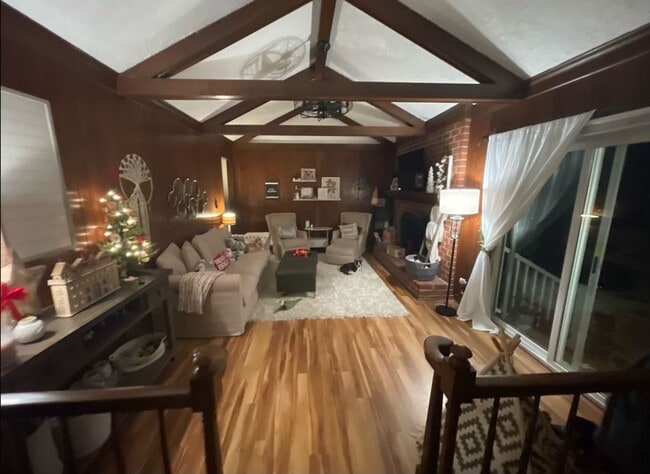 Photo - Beautiful Home with a Country Setting
