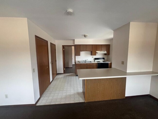 Building Photo - 300 E Milwaukee St Unit B