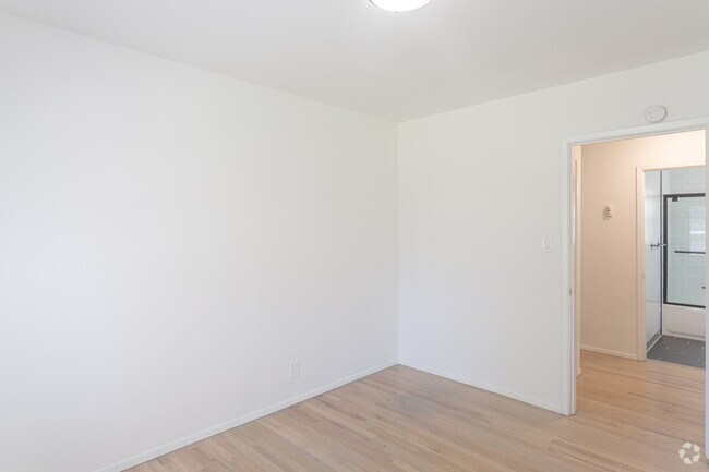 1HAB, 1BA - 740 ft² - Regina Marie Apartments