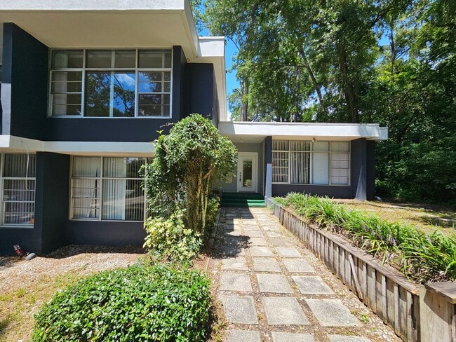 Photo - 6 Bedroom/3 Bath home in Black Acres