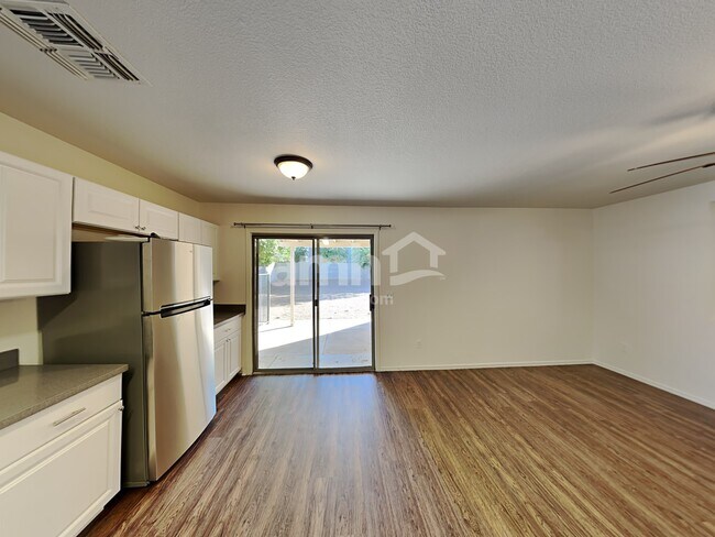 Photo - 1133 S 111th Cir