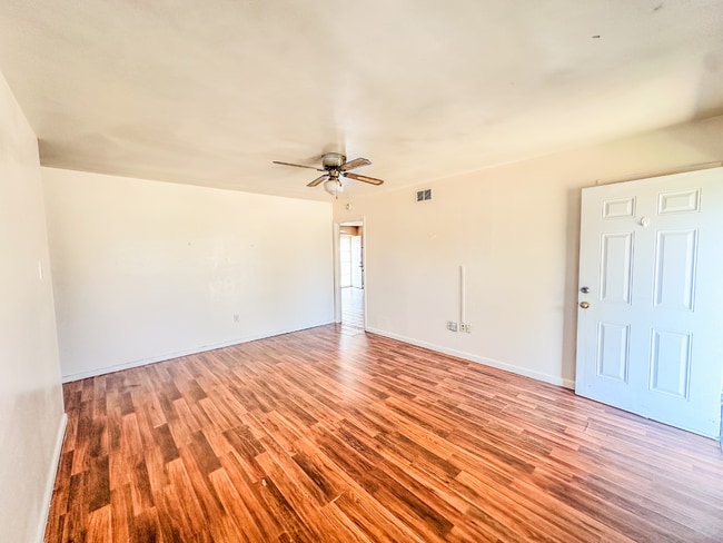 Photo - 2819 63rd St