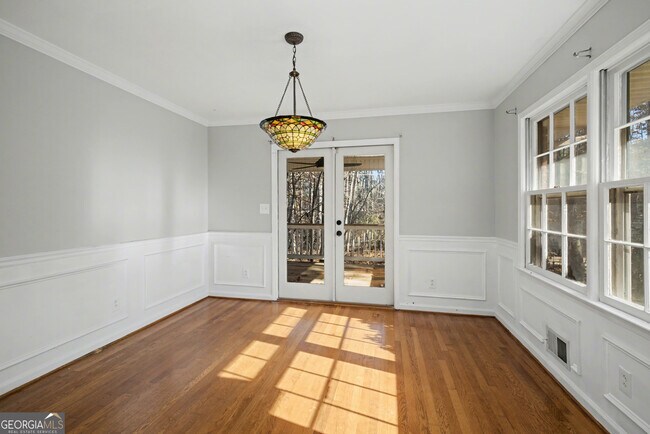 Photo - 140 Maple Pl