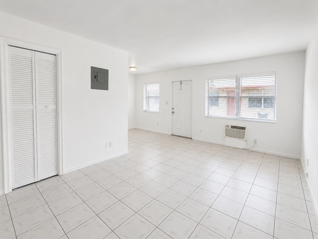 Photo - 920 SW 15th Terrace Unit B