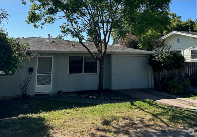 Building Photo - $2,500 / 2 BR – Freshly Updated Duplex Uni... Rental