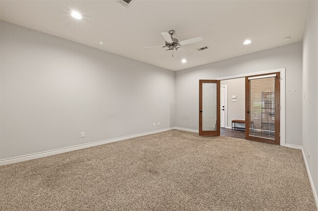 Photo - 5213 Inker St