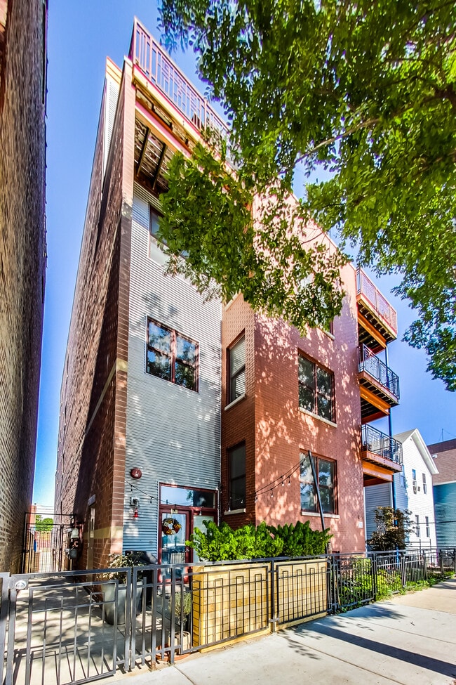 Building Photo - 1621 S Carpenter St Rental