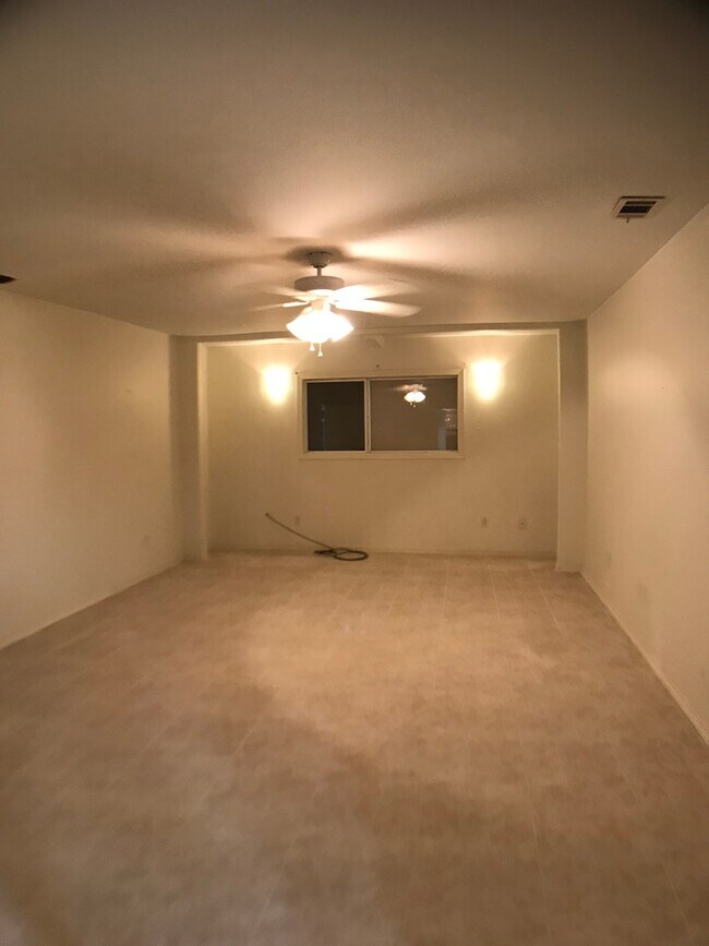 Photo - Spacious Townhouse in a Great Location!!