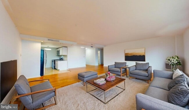 Photo - 4600 Duke St Unit 512
