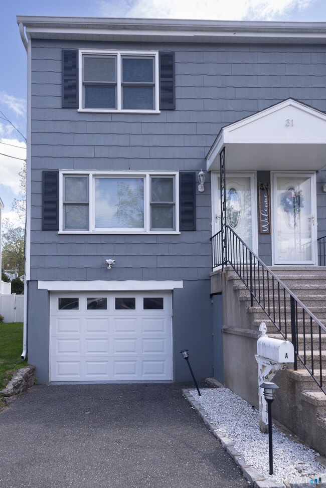 Photo - 31 Hollow Wood Ln