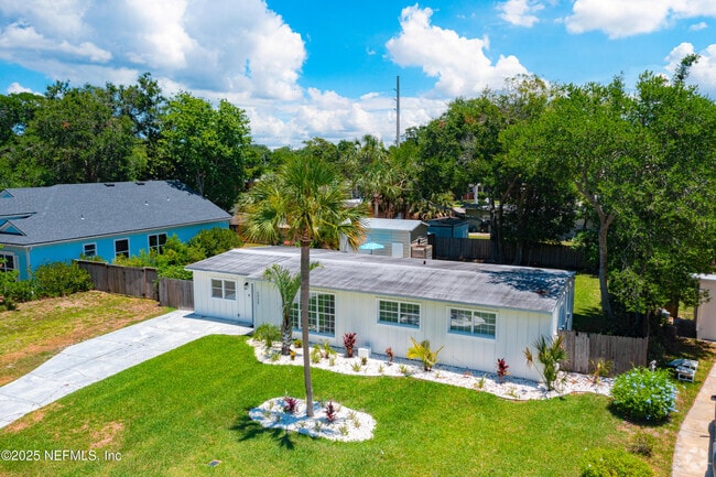 Building Photo - 1717 Sunset Dr Rental